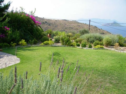 Μεσογειακός κήπος σε νησί